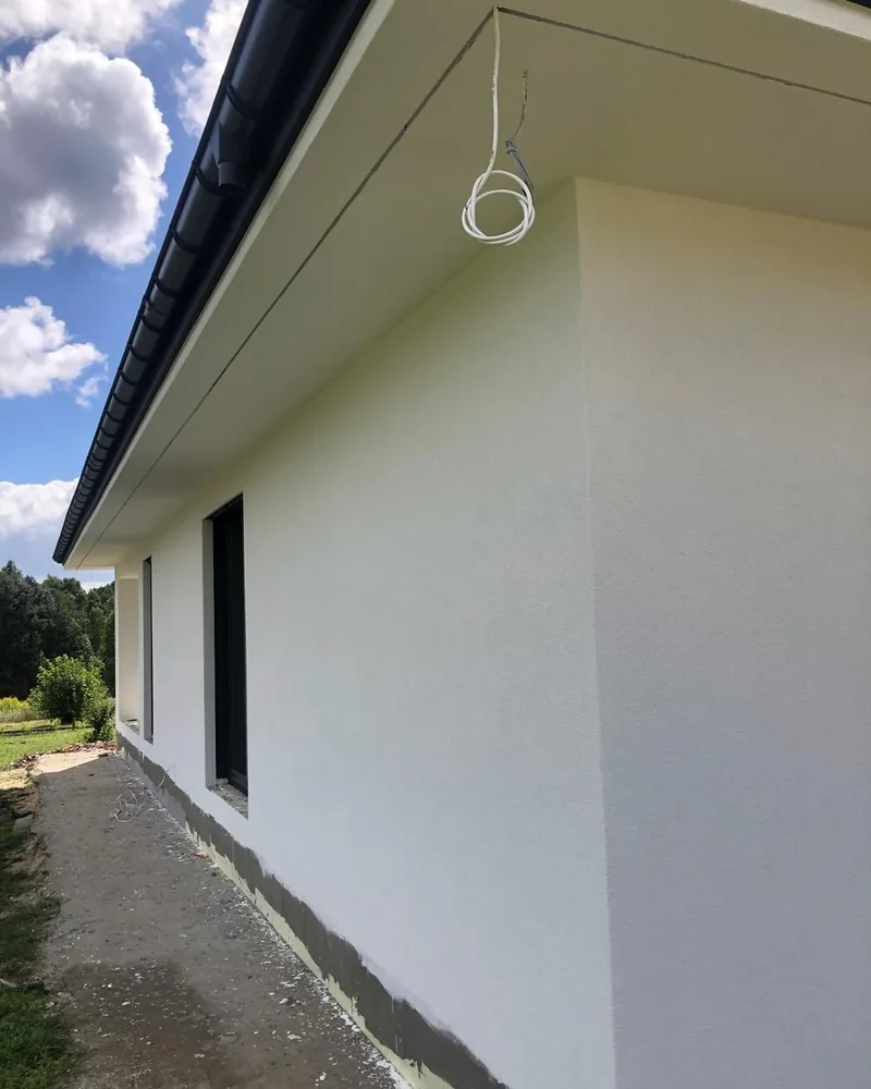 Otynkowana sciana boczna - wszystkie warstwy pod nia sa juz niewidoczne