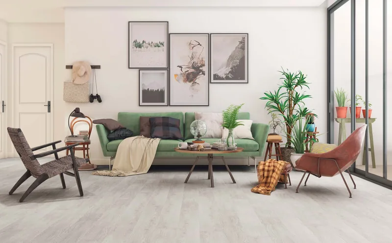 Salon z zieloną sofą i galerią obrazów, bardzo jasna bielona deska (Extreme 4V, Tolpeo Oak) — Classen