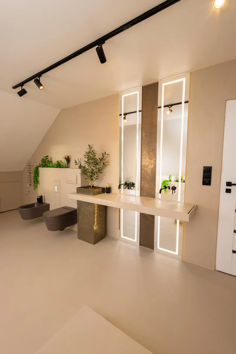 Strefa umywalkowa z podświetlanymi lustrami i mikrocementowym blatem — Basebeton / realizacja Lux-Bud Design