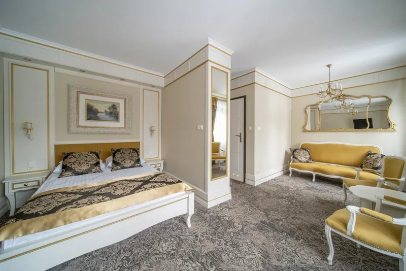 Apartament hotelowy — szara wykładzina o wysokim runie — Ampel