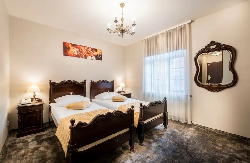 Pokój hotelowy w stylu klasycznym — wykładzina z deseniem — Ampel