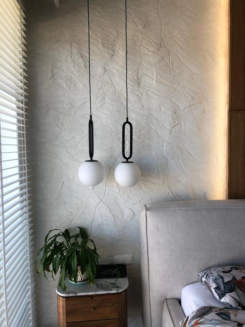 Faktura ściany przy oknie — realizacja LuxBud Design, Częstochowa