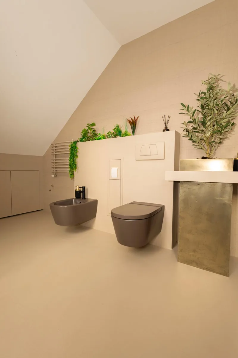 Łazienka poddasza — ujęcie szerokie — realizacja LuxBud Design, Częstochowa