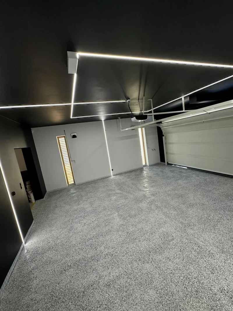 Posadzka żywiczna w garażu — realizacja LuxBud Design, Częstochowa