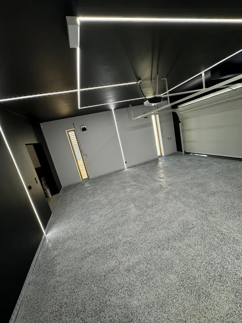 Bezspoinowa posadzka żywiczna — realizacja LuxBud Design, Częstochowa